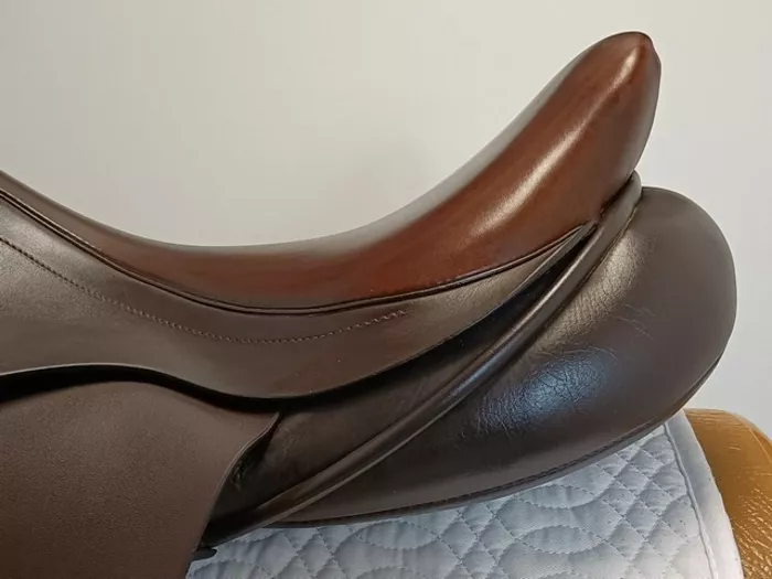 Selle de dressage Cliff Barnsby Evolution 17,5' comme neuve