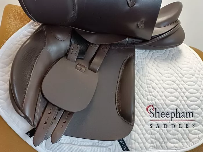 Selle GP Farrington/Crewe Saddlery Taille 17 Medium – Marron, Occasion