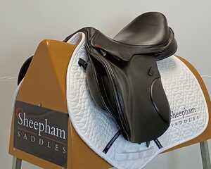 Kent & Masters Jump Saddle 17" Adjustable Black