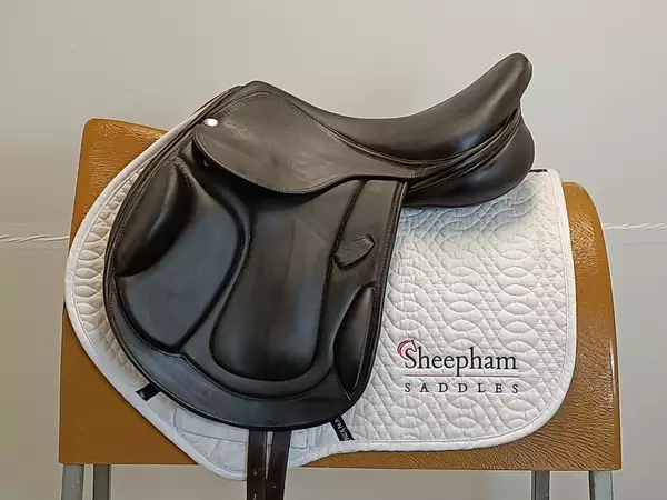 Altaïr junior monoflap saddle | Antarès Sellier Altaïr junior monoflap saddle | Antarès Sellier