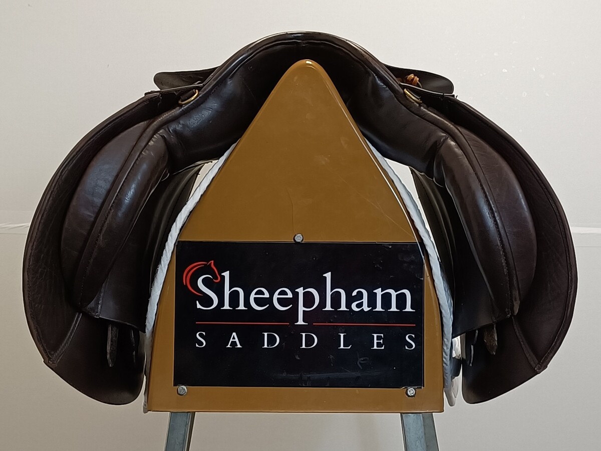 Selle équitation Idéale 17 Pouces En Cuir Marron, Modèle Showing/VSD